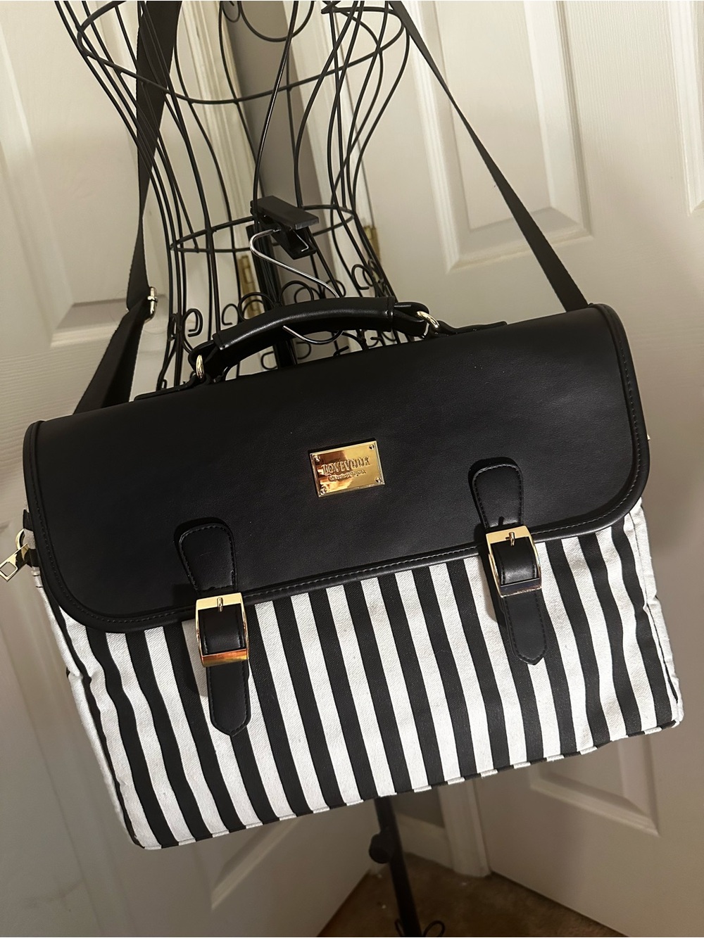 black and white striped LOVEVOOK women's laptop messenger bag. Great condition!